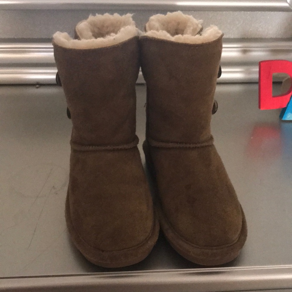 Bearpaw toddler boots size 11